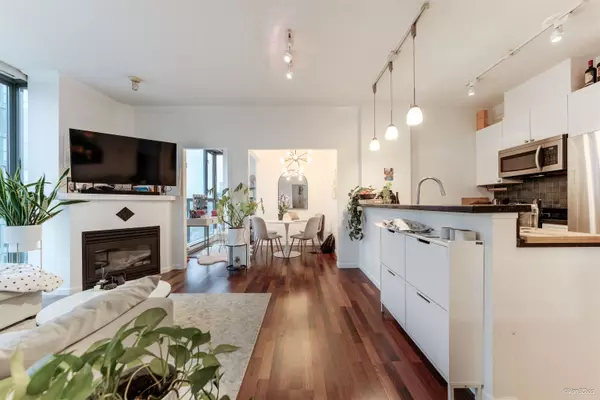 Vancouver, BC V6B 6P6,928 Richards ST #2104