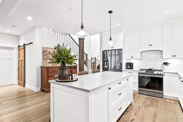 Cultus Lake, BC V2R 0Z4,43360 Creekside CIR