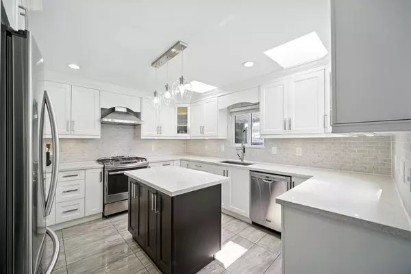 Burnaby, BC V3N 3T3,7563 1st ST