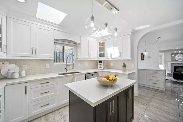 Burnaby, BC V3N 3T3,7563 1st ST