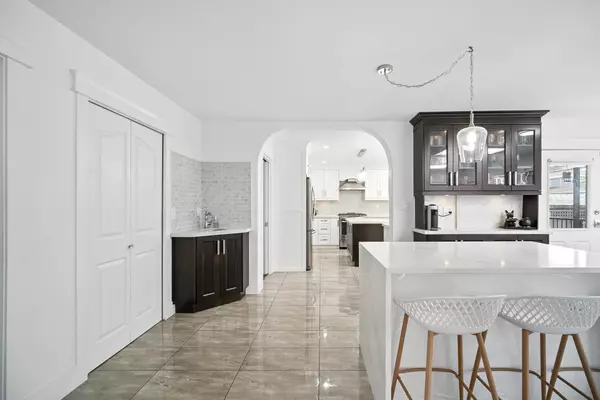 Burnaby, BC V3N 3T3,7563 1st ST