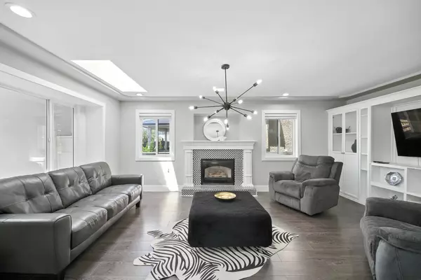 Burnaby, BC V3N 3T3,7563 1st ST