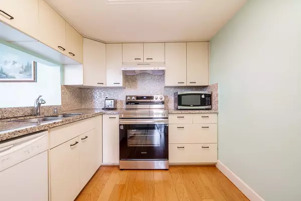 New Westminster, BC V3M 3X7,121 Tenth ST #303