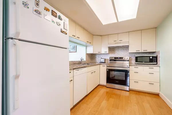 New Westminster, BC V3M 3X7,121 Tenth ST #303