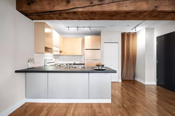 Vancouver, BC V6B 2M6,869 Beatty ST #201