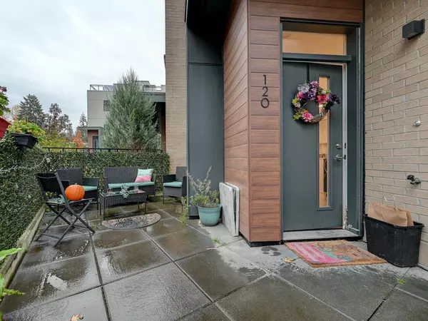 North Vancouver, BC V7P 1Y2,2035 Glenaire DR #120