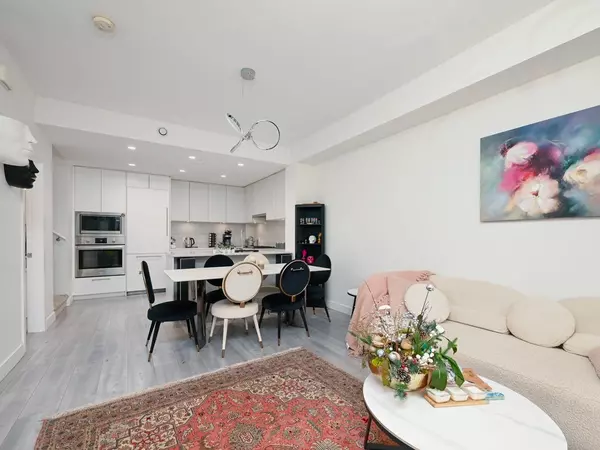 2035 Glenaire DR #120 North Vancouver, BC V7P 1Y2