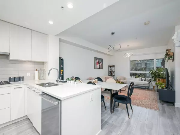 2035 Glenaire DR #120 North Vancouver, BC V7P 1Y2