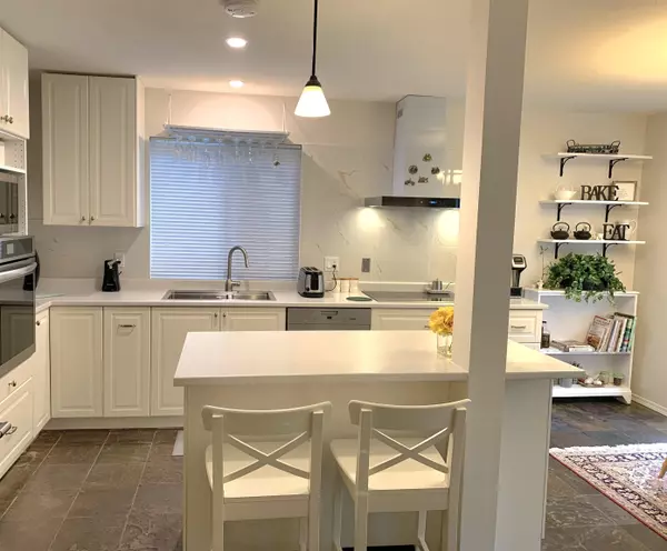 North Vancouver, BC V7M 3B1,1935 Westview DR