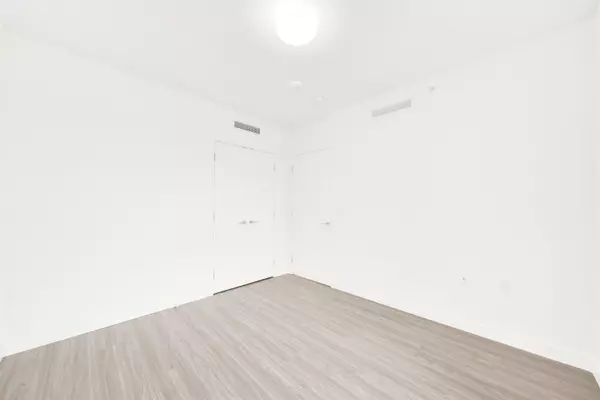 13675 107a AVE #2101 Surrey, BC V3T 0X2