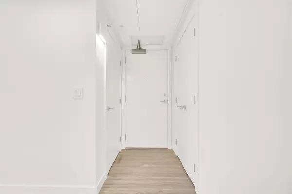 13675 107a AVE #2101 Surrey, BC V3T 0X2