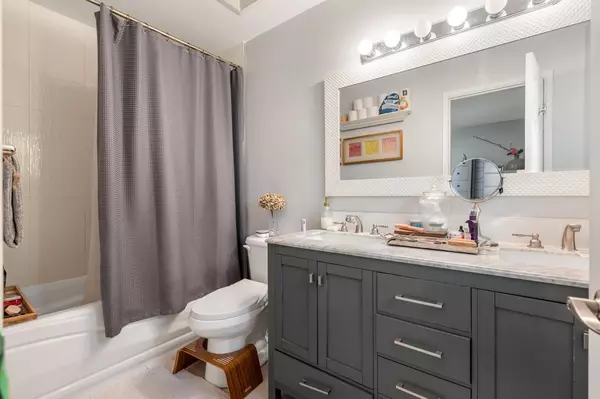 Surrey, BC V4A 1J2,13257 14a AVE