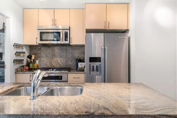 1211 Melville ST #1101 Vancouver, BC V6E 0A7