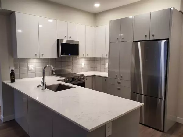 Surrey, BC V3R 0G8,10838 Whalley BLVD #124