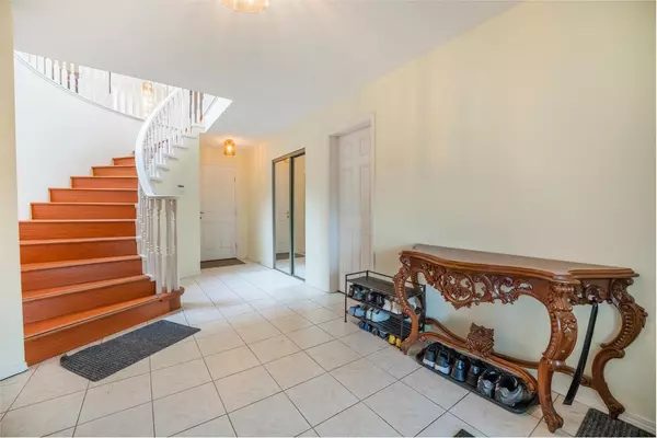 Burnaby, BC V5E 2H3,7932 Rosewood ST