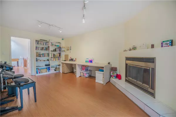 Burnaby, BC V5E 2H3,7932 Rosewood ST