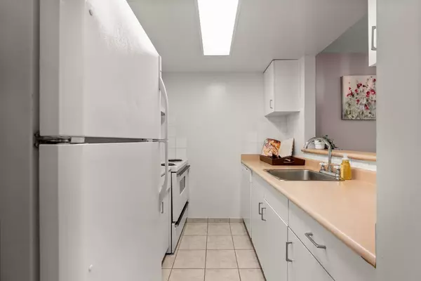 Vancouver, BC V6Z 2N7,789 Drake ST #504