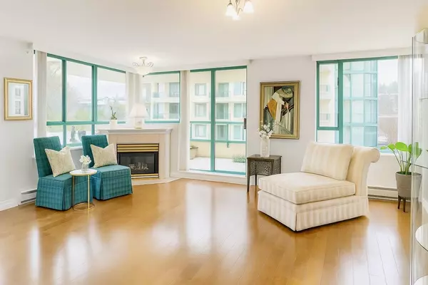 West Vancouver, BC V7T 2Y1,338 Taylor WAY #4D