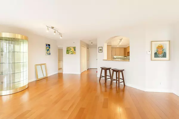 West Vancouver, BC V7T 2Y1,338 Taylor WAY #4D