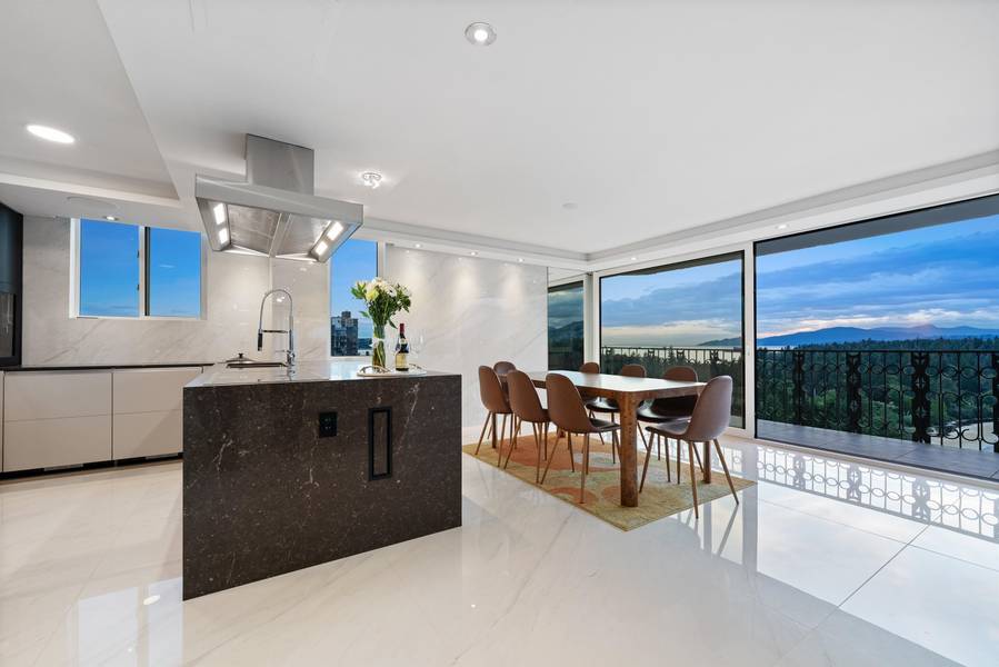 845 Chilco ST #1501, Vancouver, BC V6G 2R2