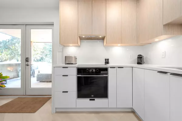 North Vancouver, BC V7J 3E9,3260 Robinson RD