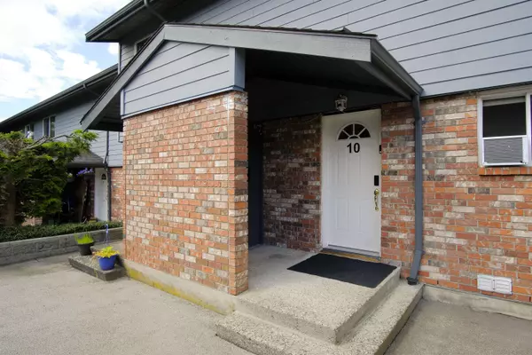 Surrey, BC V3R 1W6,10736 Guildford DR #10