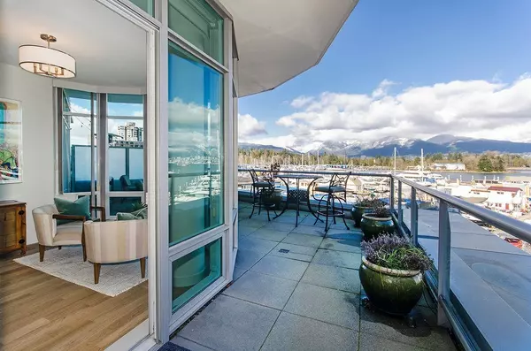 499 Broughton St #202, Vancouver, BC V6G 3K1