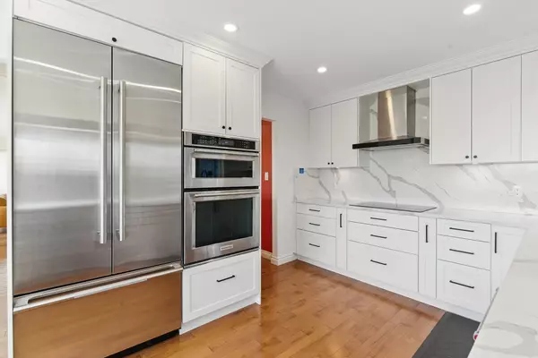 2661 Rogate AVE Coquitlam, BC V3K 5S3