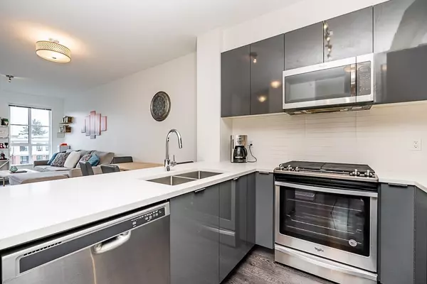 Surrey, BC V3Z 0Y1,15137 33 AVE #401