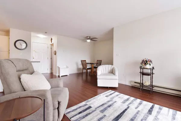 Langley, BC V3A 7V7,5379 205 ST #215