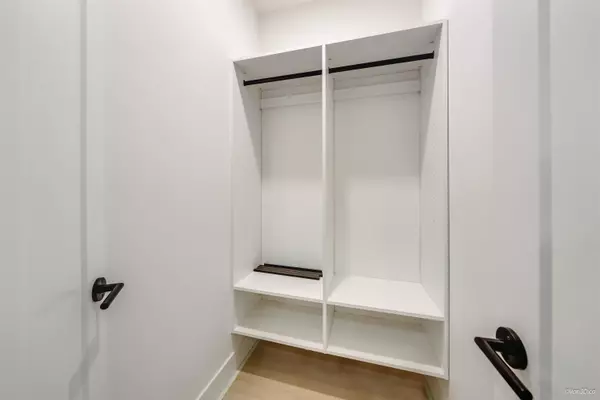 6730 Heather ST #3 Vancouver, BC V6P 3P4