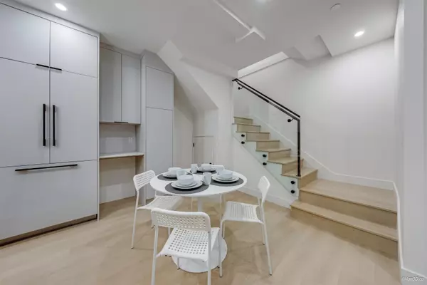 6730 Heather ST #3 Vancouver, BC V6P 3P4