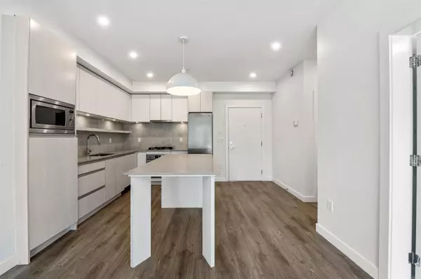 Surrey, BC V3T 1T1,14225 103a AVE #209