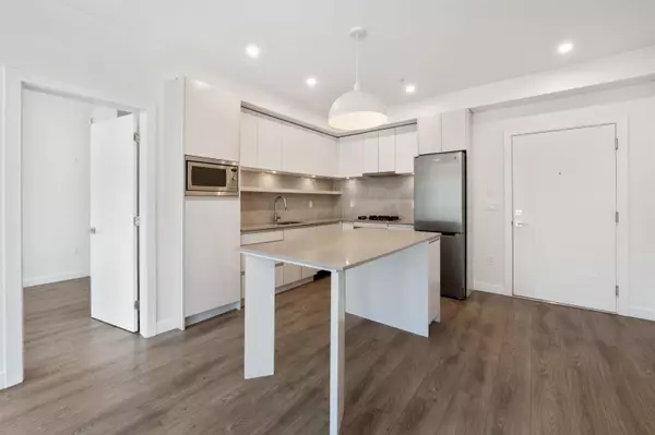 Surrey, BC V3T 1T1,14225 103a AVE #209