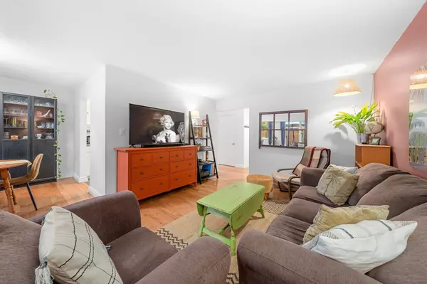 North Vancouver, BC V7J 2H2,1034 Premier ST #75