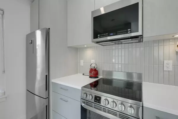 Surrey, BC V3T 0T5,10777 138 ST #309