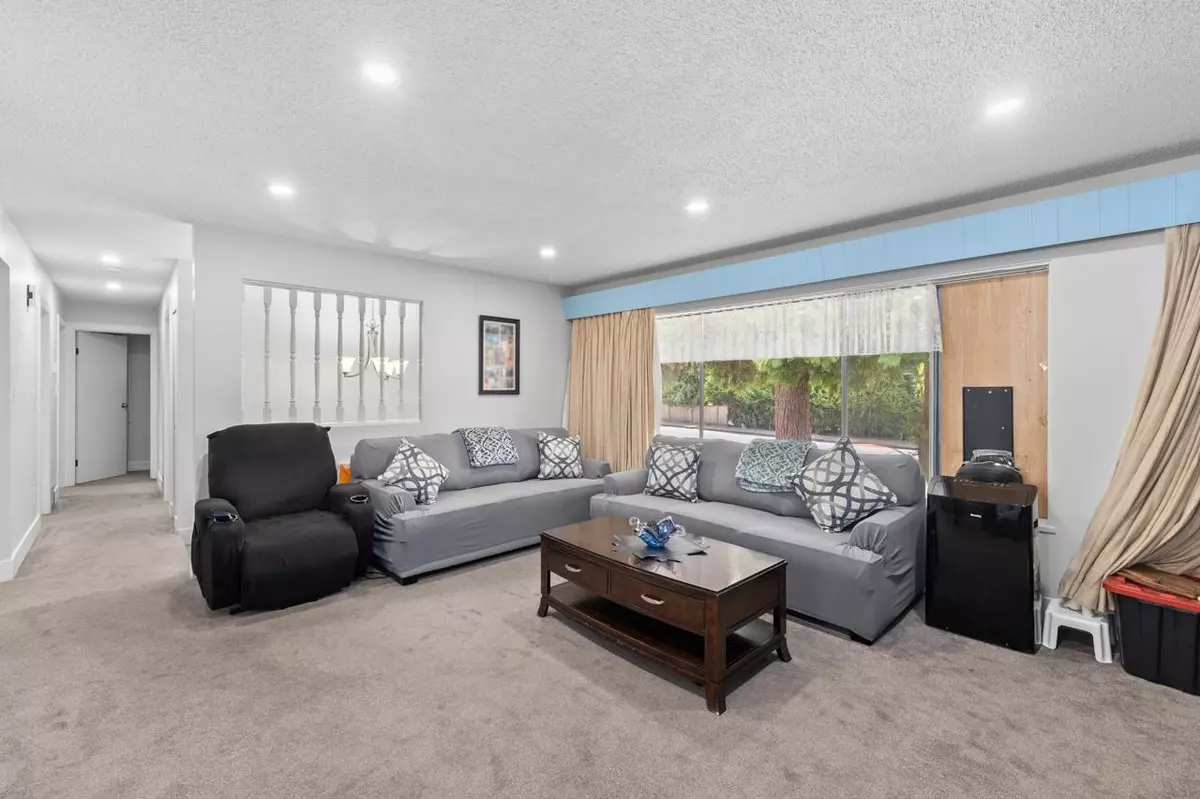 Abbotsford, BC V2T 1A5,32235 Marshall RD