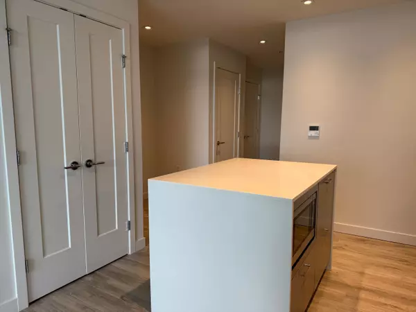 2288 Alpha AVE #802 Burnaby, BC V5C 0L9