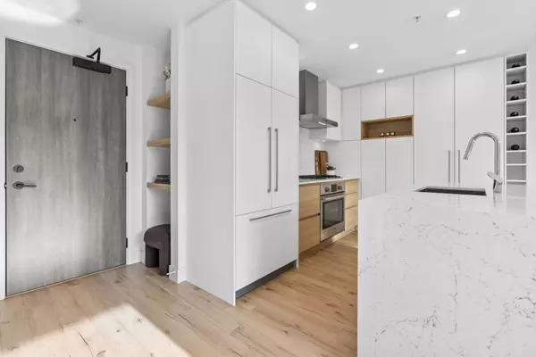 Port Moody, BC V3H 0L9,3131 Murray ST #527