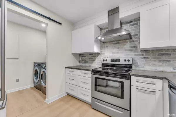 Surrey, BC V4A 1X6,15282 19 AVE #110