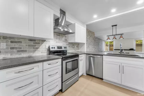 Surrey, BC V4A 1X6,15282 19 AVE #110