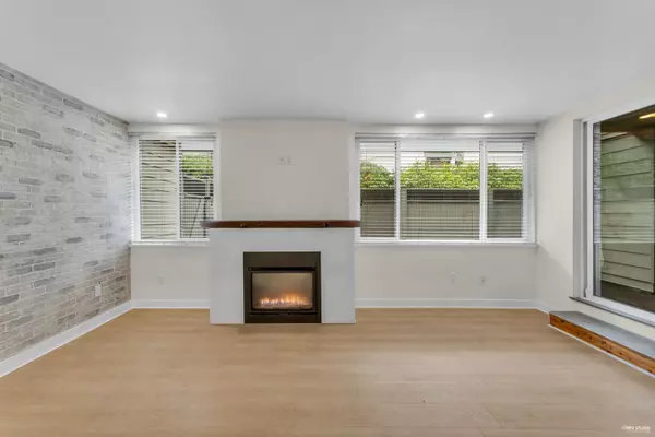 Surrey, BC V4A 1X6,15282 19 AVE #110