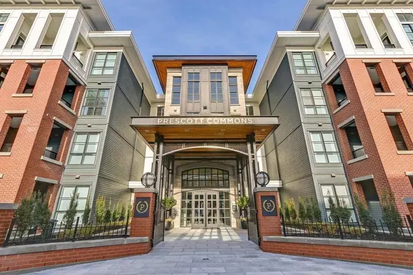 15138 34 AVE #313, Surrey, BC V3Z 0Y5