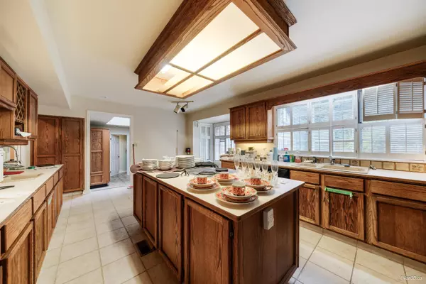 1226 Seymour BLVD North Vancouver, BC V7J 2J8