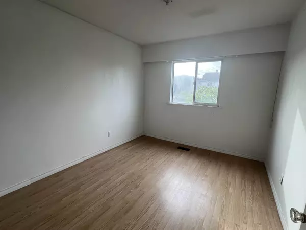 New Westminster, BC V3M 5J3,217 Pembina ST