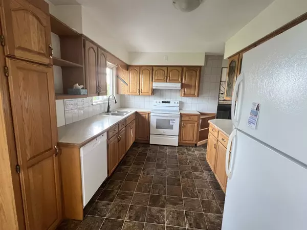 New Westminster, BC V3M 5J3,217 Pembina ST