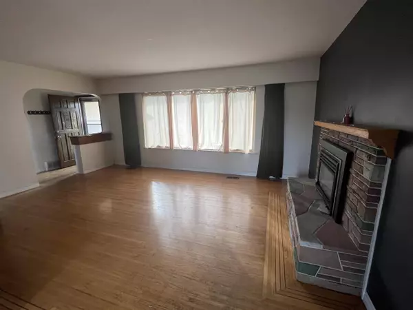 New Westminster, BC V3M 5J3,217 Pembina ST