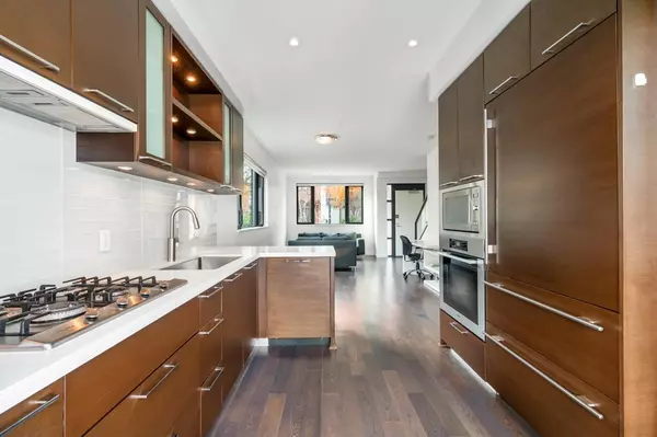 6342 Ash ST Vancouver, BC V5Z 3G9