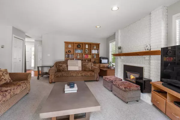 Surrey, BC V4P 2G8,14273 26 AVE