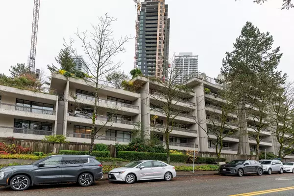 Burnaby, BC V5H 4B4,5932 Patterson AVE #301